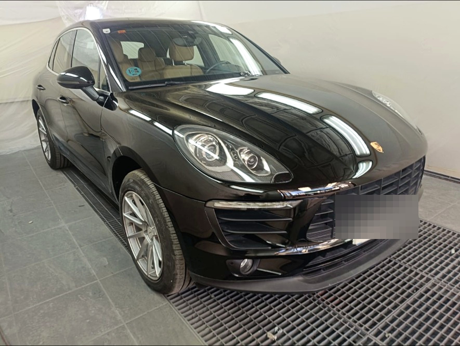 Porsche Macan terminado, vista tres cuartos delantera