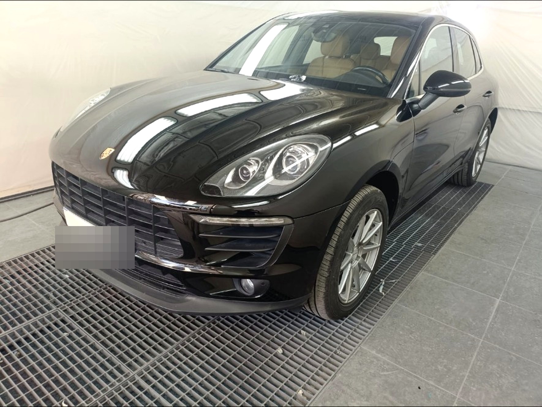 Porsche Macan terminado, vista lateral delantera
