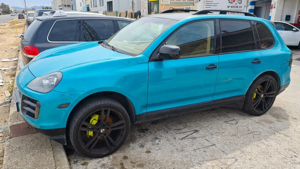 Porsche Cayenne GTS azul de perfil en Automotors El Verger